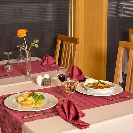 Interpass Vau 4* 포티마오