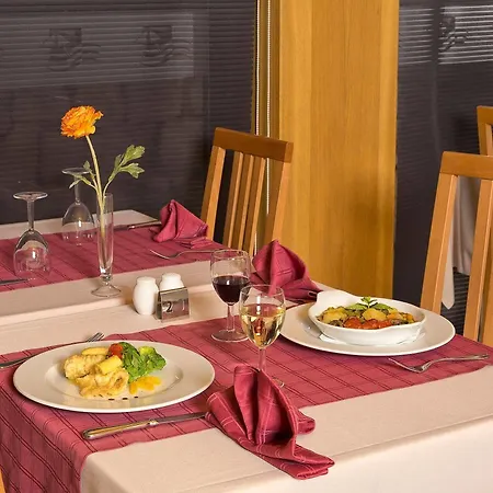 Hotel apartamentowy Interpass Vau